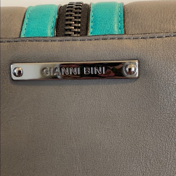 Gianni Bini Crossbody - Picture 5 of 8